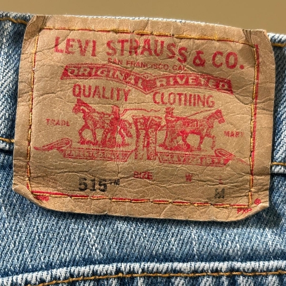 Levi's Classic Blue Denim Jeans - Picture 3 of 4